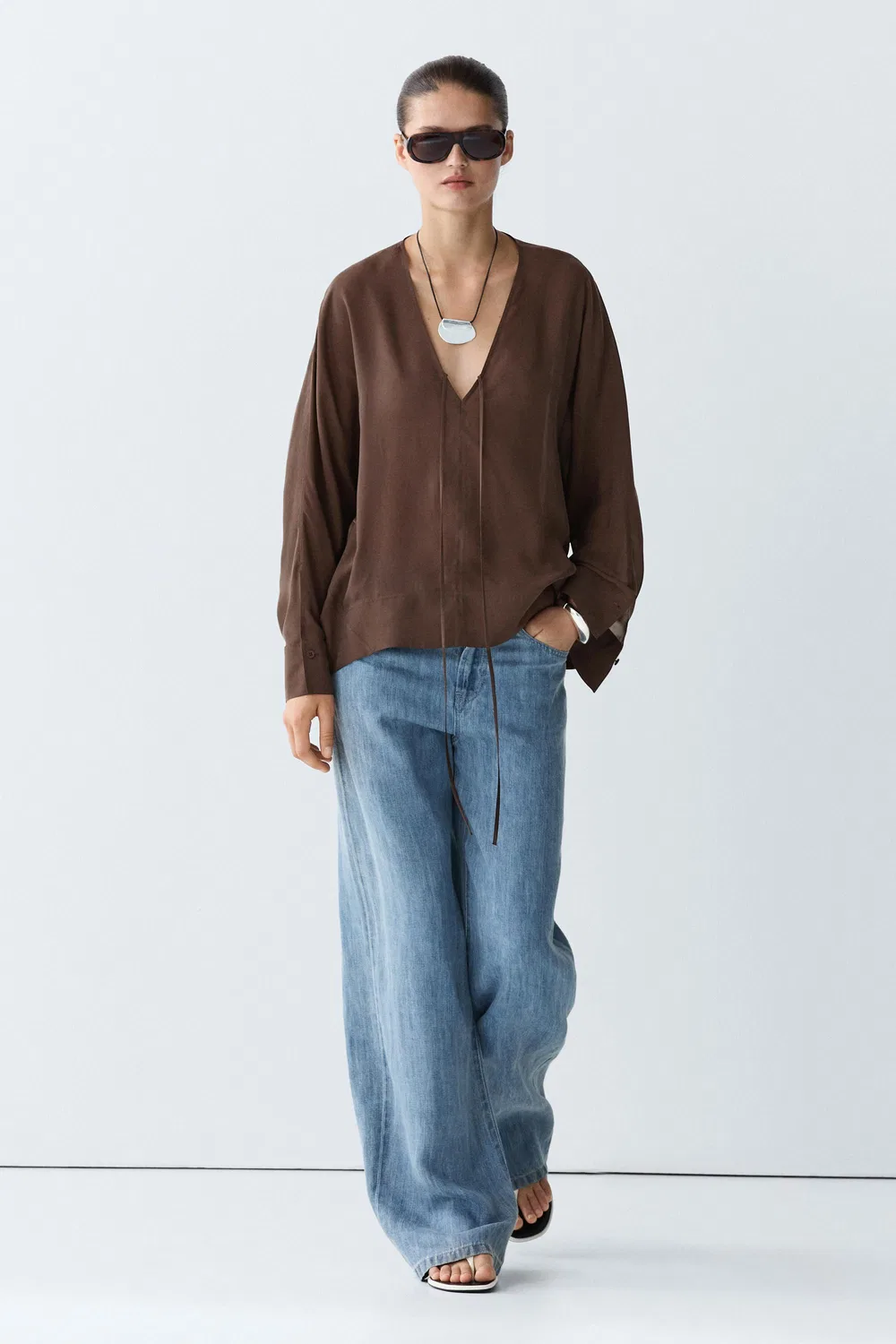 картинка Блузка Massimo Dutti Fluid V-neck Tie-front, коричневый от магазина Одежда+