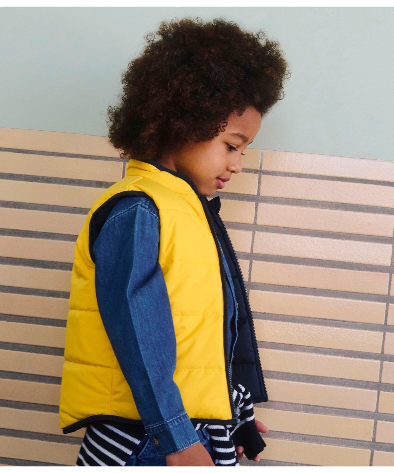 картинка Двусторонний жилет Petit Bateau, Navy/Light Yellow от магазина Одежда+