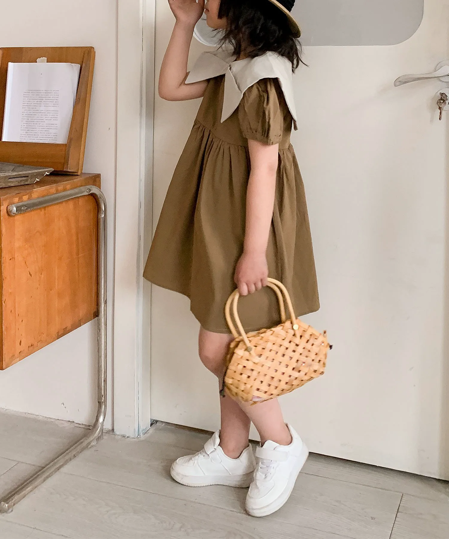 картинка Платье с большим воротником Aimoha Kids, coffee от магазина Одежда+