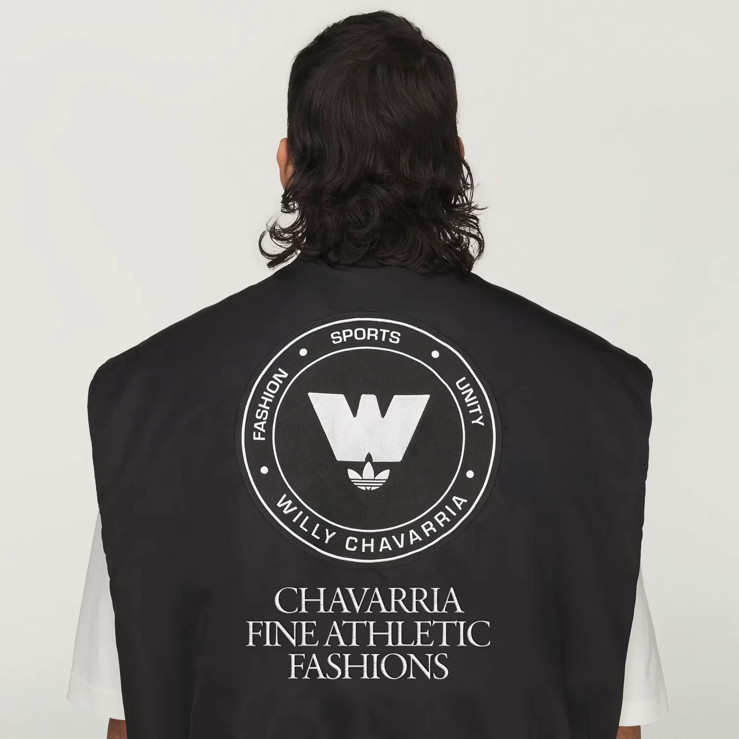 картинка Жилет Adidas Originals x Willy Chavarria DOWN, черный от магазина Одежда+