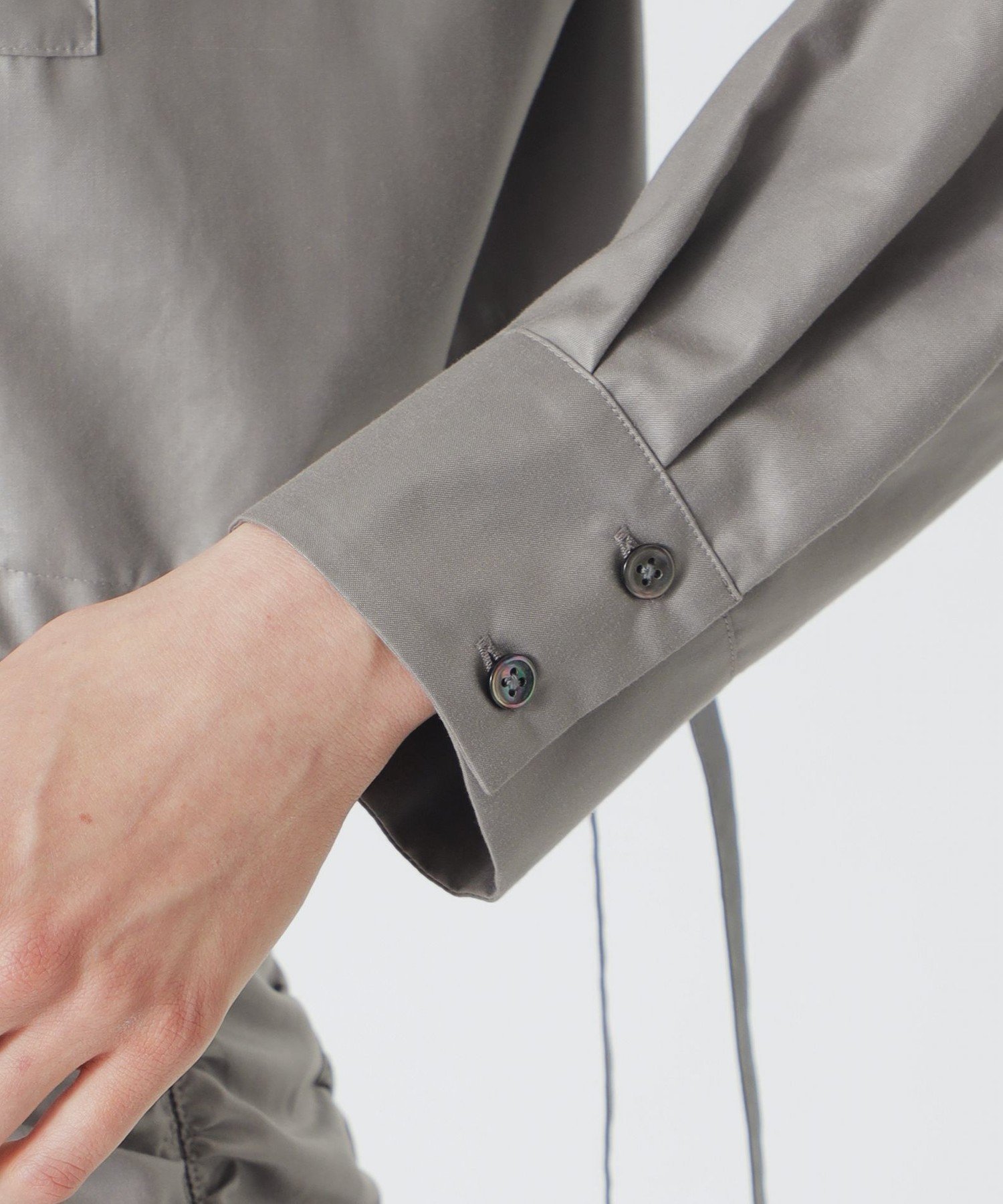 картинка Глянцевая укороченная рубашка Loveless, Charcoal Gray 1 от магазина Одежда+