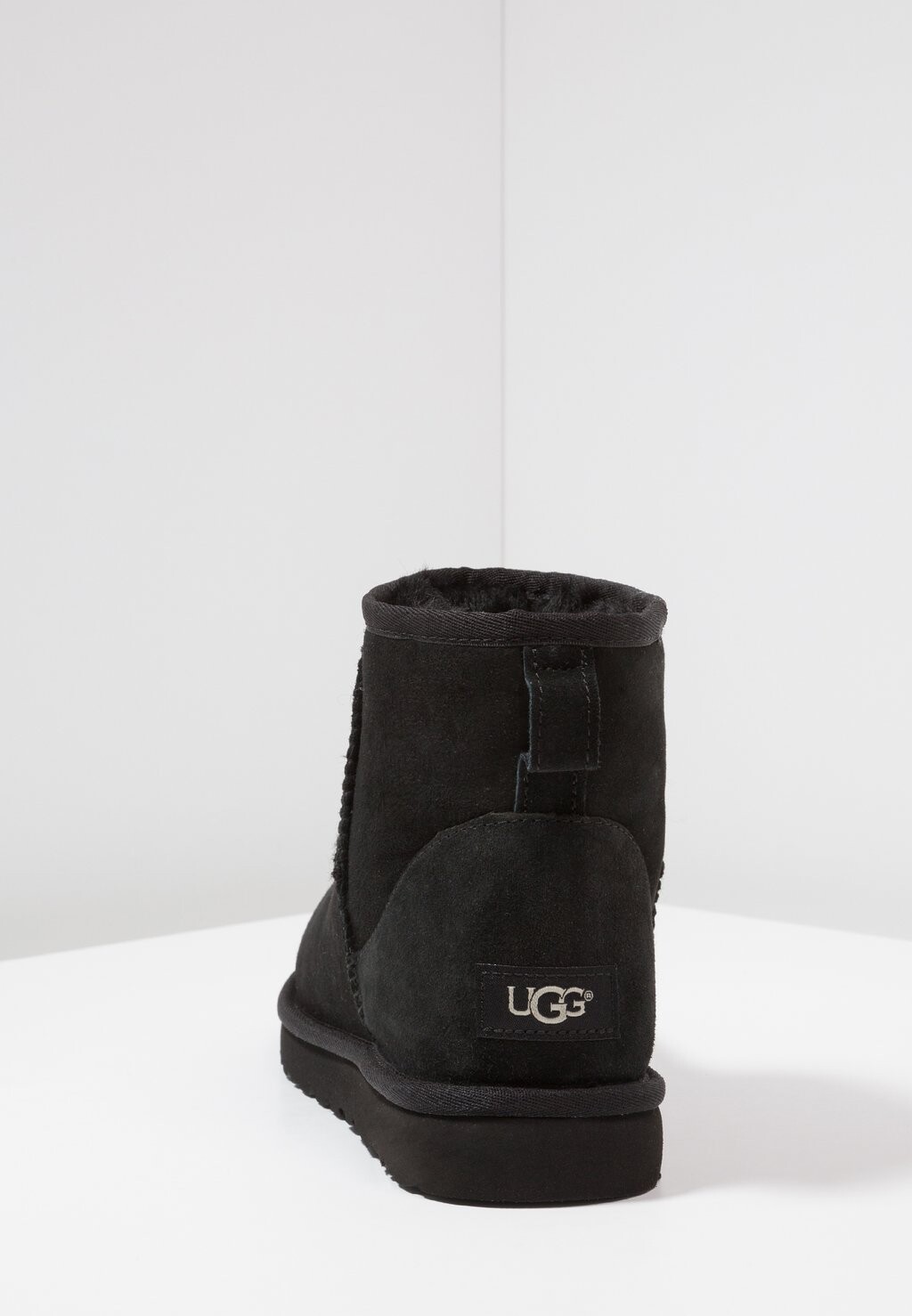 картинка Угги мужские UGG короткие, черный от магазина Одежда+