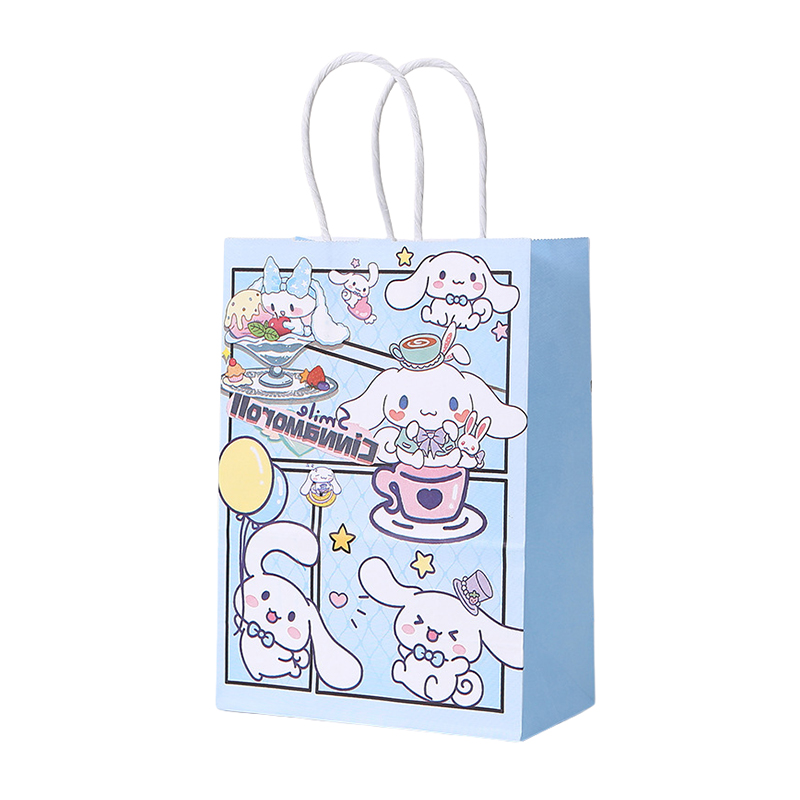 картинка Hello Kitty Alloy Christmas Trees Charm Unisex Sanrio, blanket bear от магазина Одежда+