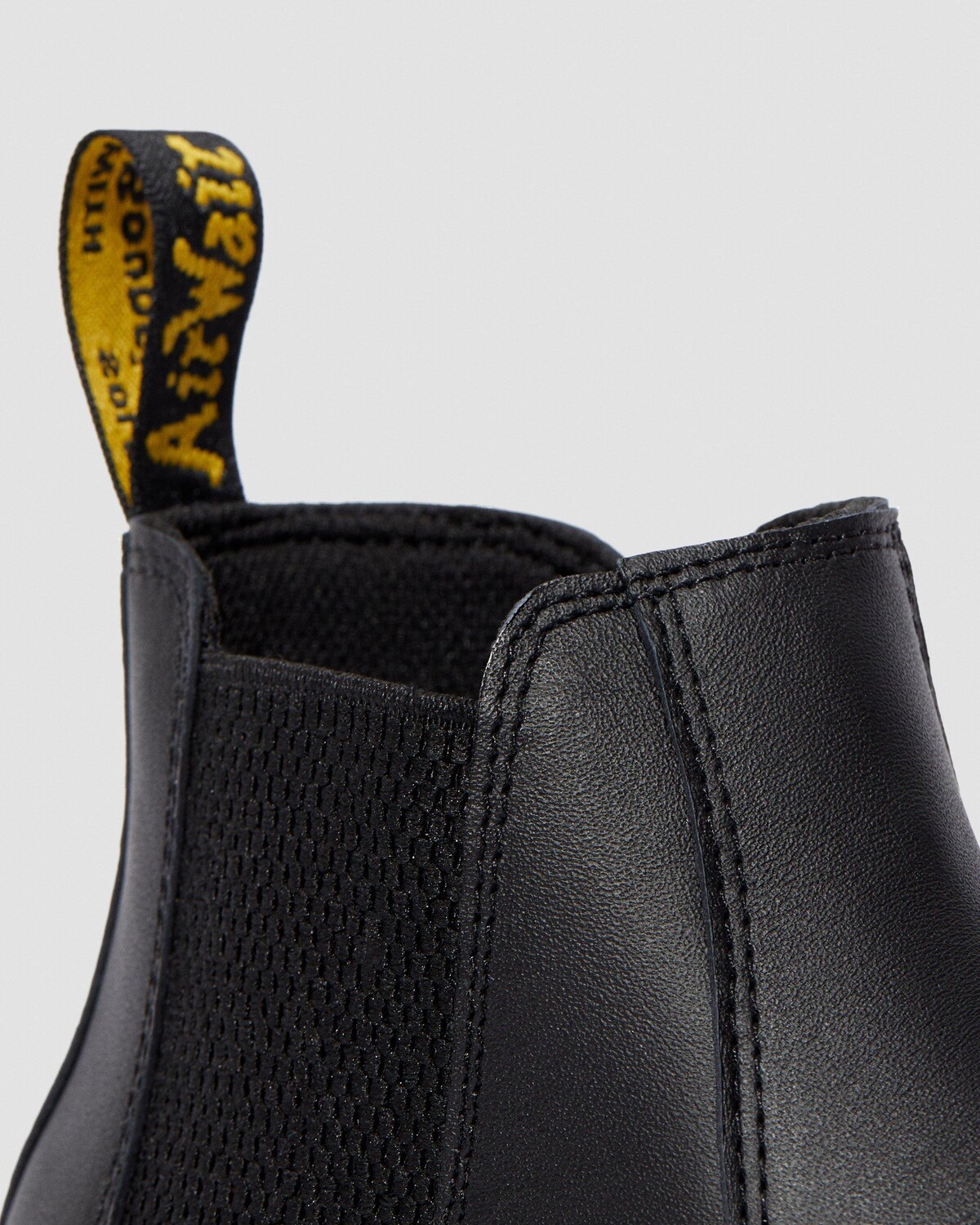 картинка Ботинки челси Dr. Martens 2976 Softy T, молодежные, кожаные, черные от магазина Одежда+