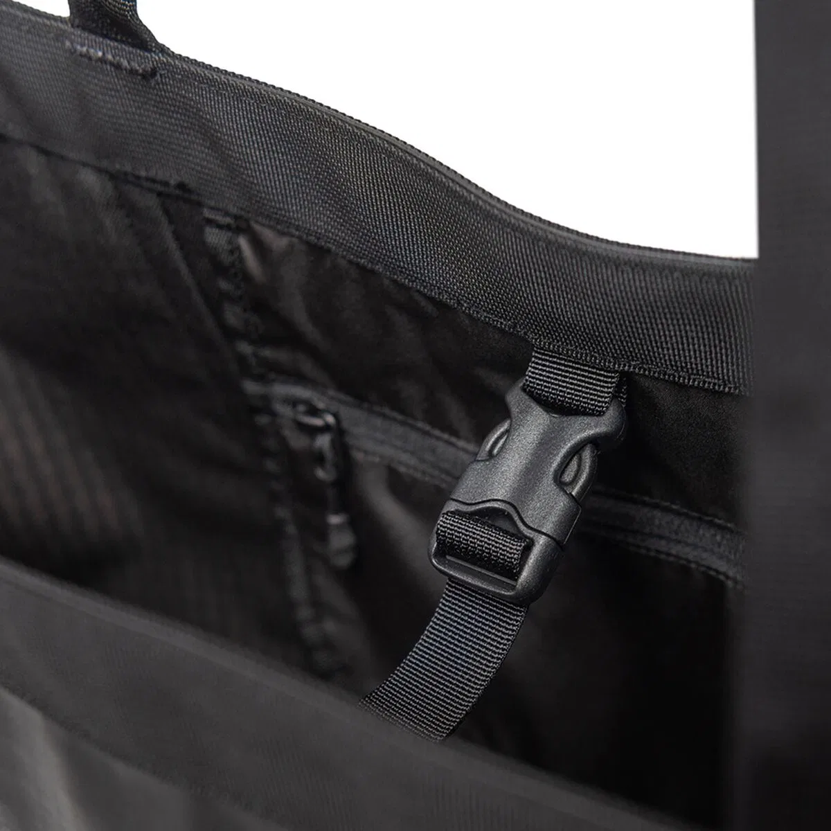 картинка Сумка-шопер 33L Herschel Supply, черный от магазина Одежда+