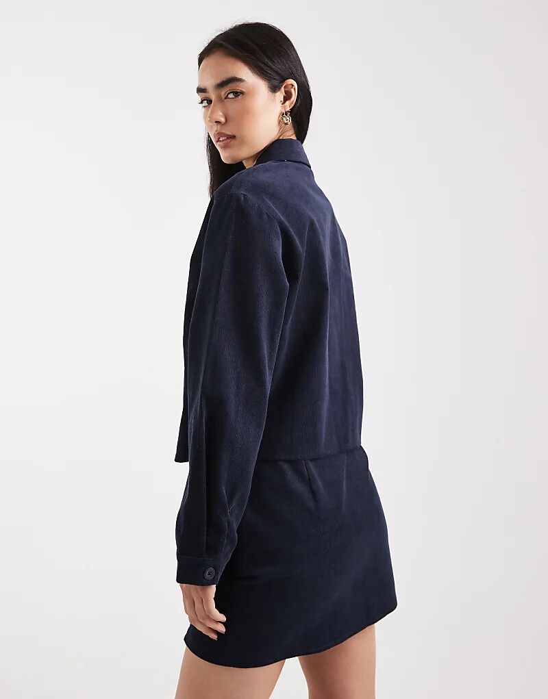 картинка Укороченная вельветовая рубашка ASOS DESIGN темно-синего цвета от магазина Одежда+