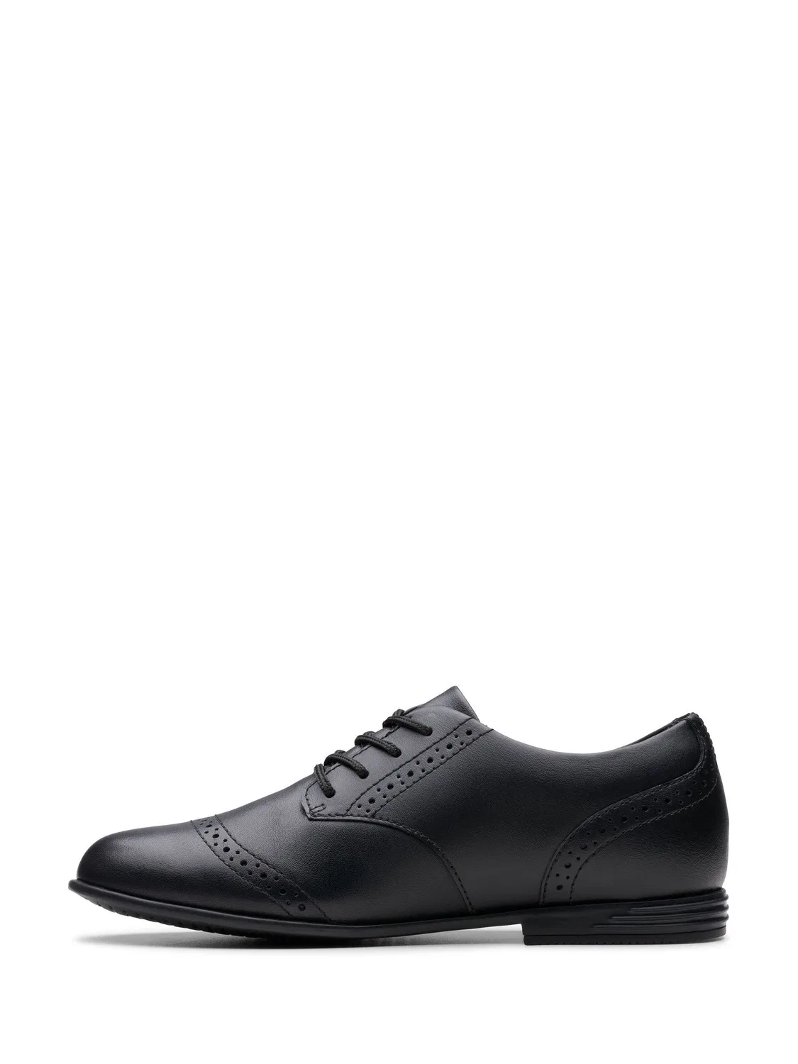 картинка Туфли Clarks Finja School Brogues, кожаные, черные от магазина Одежда+