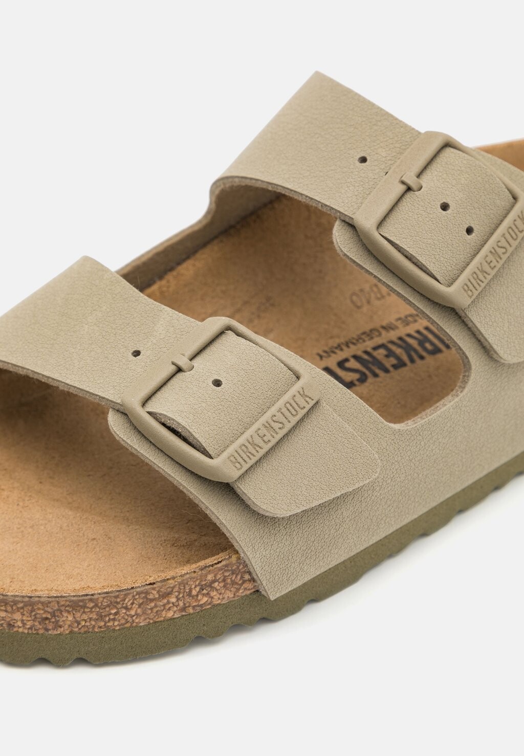 картинка Тапочки ARIZONA NARROW UNISEX Birkenstock, цвет faded khaki от магазина Одежда+