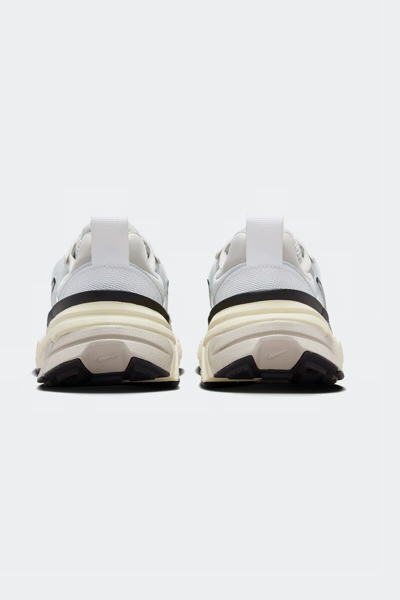картинка Кроссовки Nike V2K Run, серебристый от магазина Одежда+