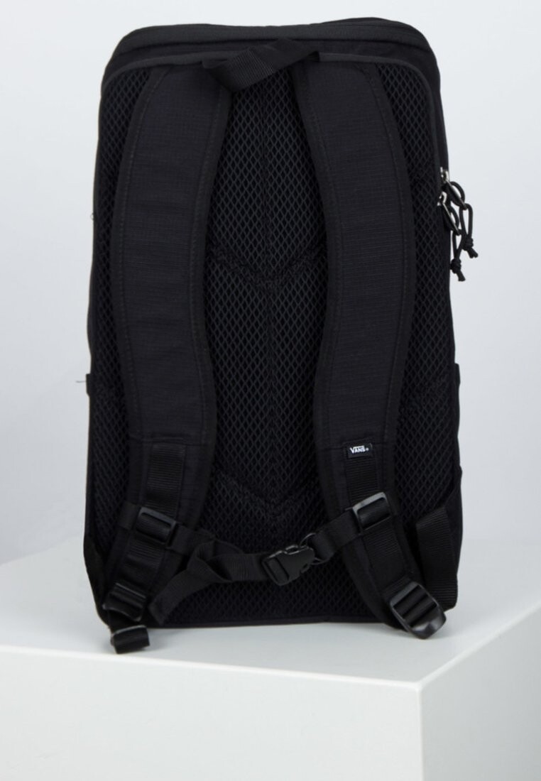 картинка Рюкзак мужской Vans Obstacle Skatepack полиэстер, чёрный от магазина Одежда+