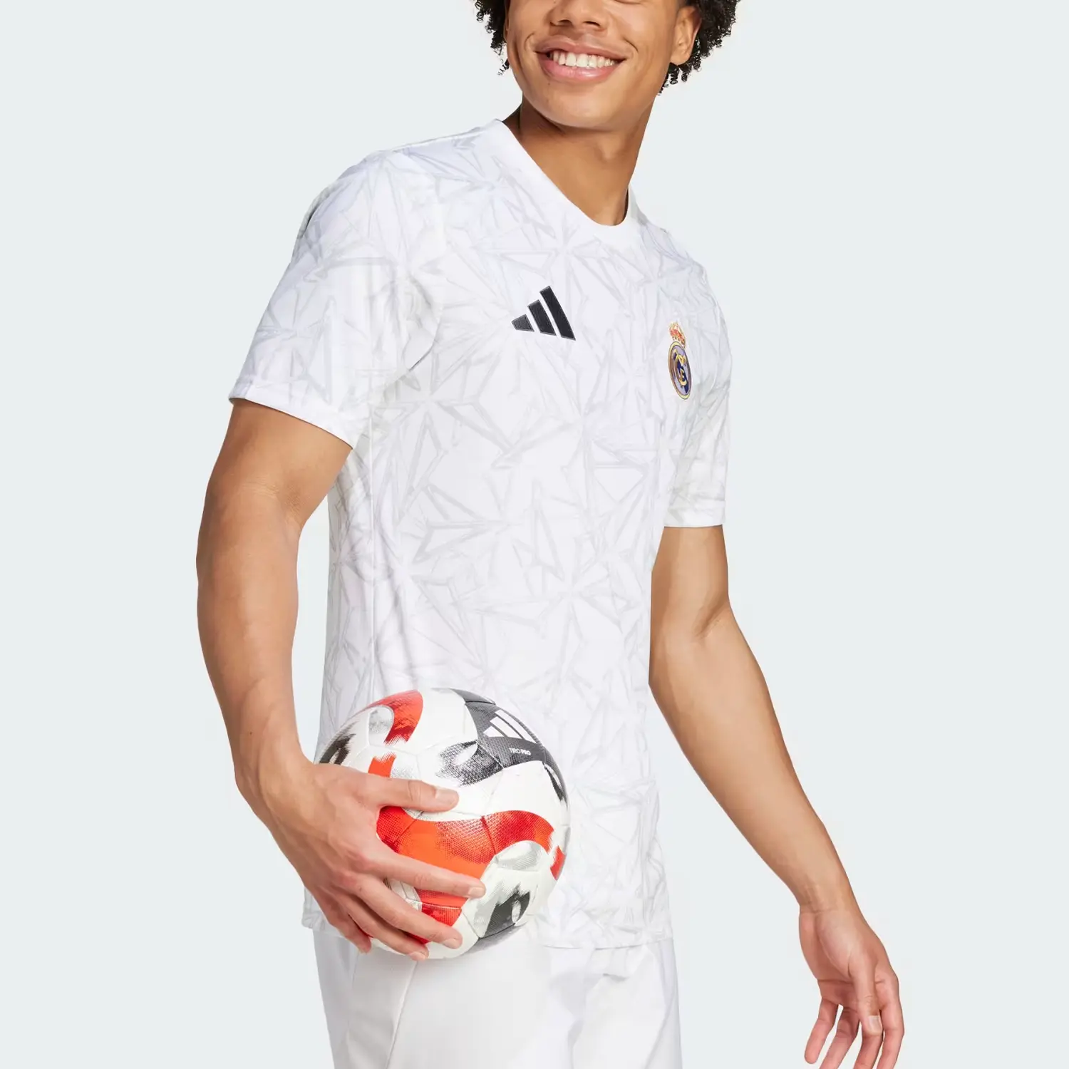 картинка Футболка Real Madrid мужская белая Adidas, белый от магазина Одежда+