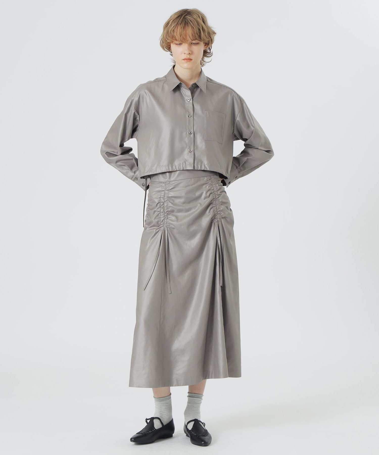 картинка Глянцевая укороченная рубашка Loveless, Charcoal Gray 1 от магазина Одежда+