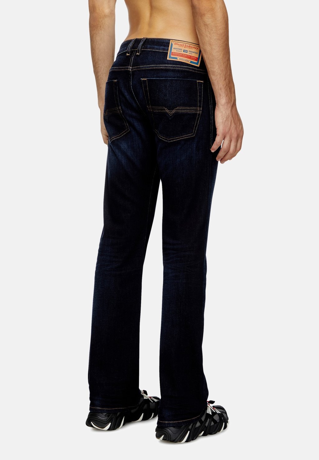 картинка Женские джинсы Diesel Bootcut, темно-синий деним от магазина Одежда+