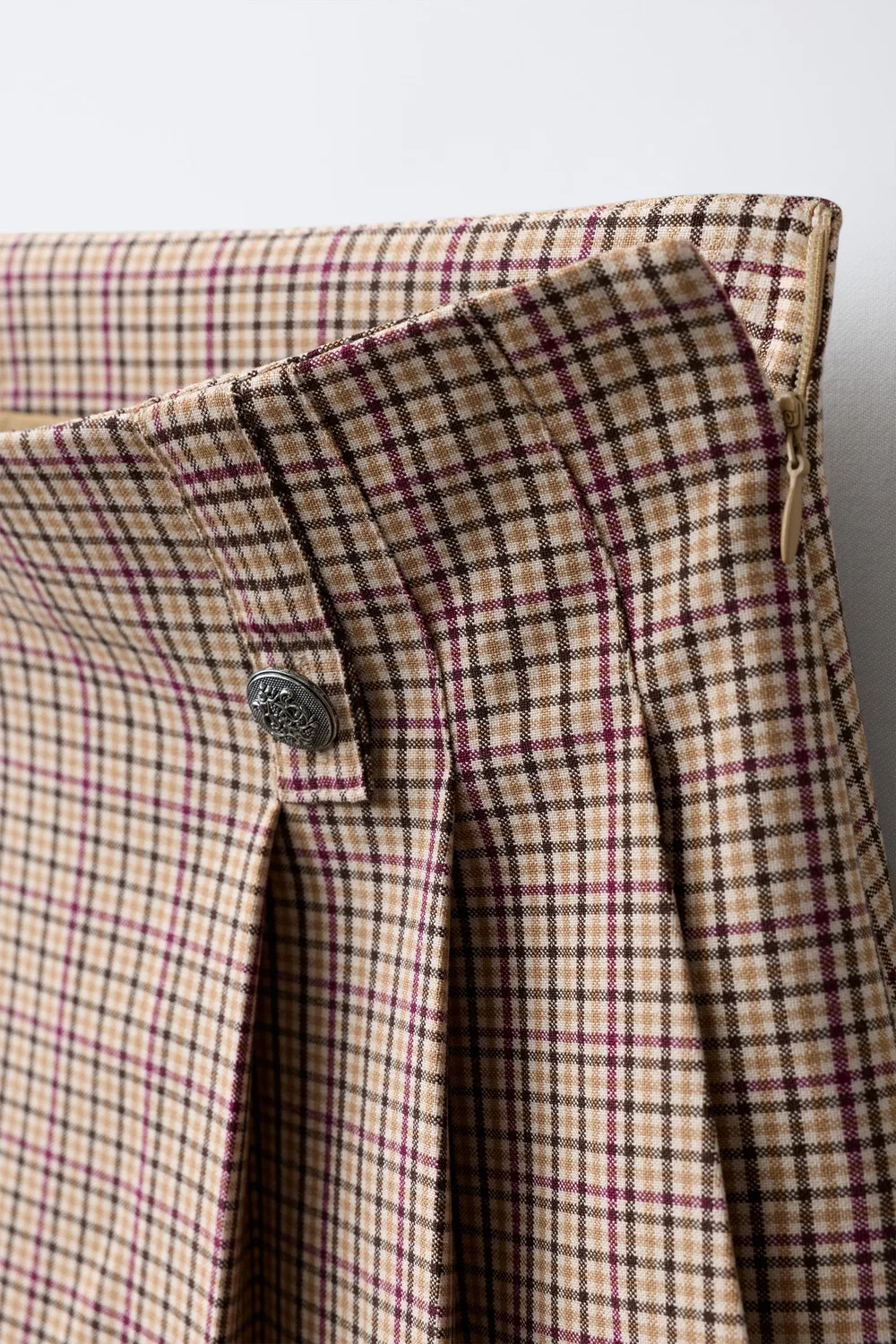 картинка Плиссированная юбка в клетку с пуговицами. ZARA, Ecru/Maroon от магазина Одежда+
