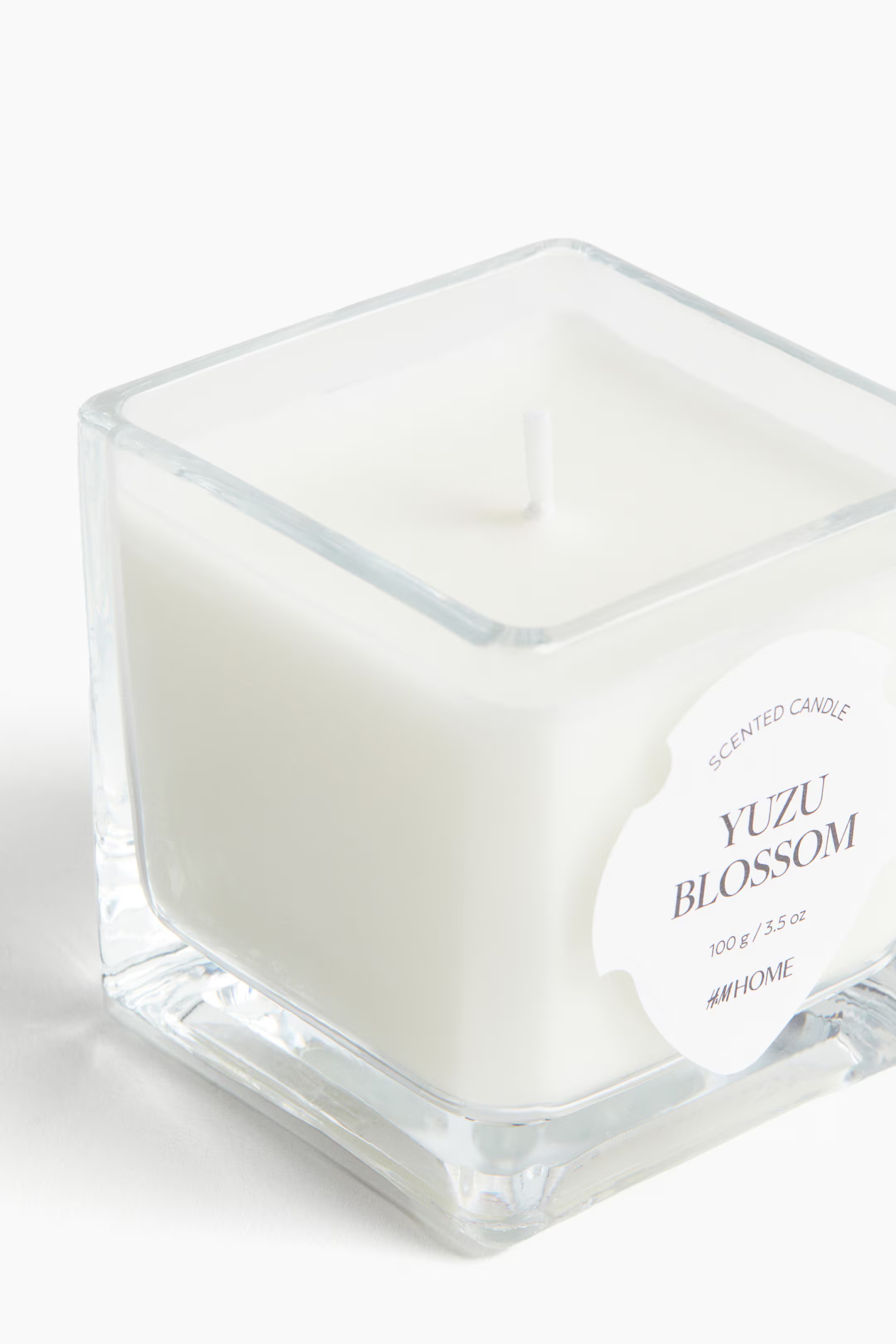картинка Маленькая ароматическая свеча H&M, Yuzu Blossom от магазина Одежда+