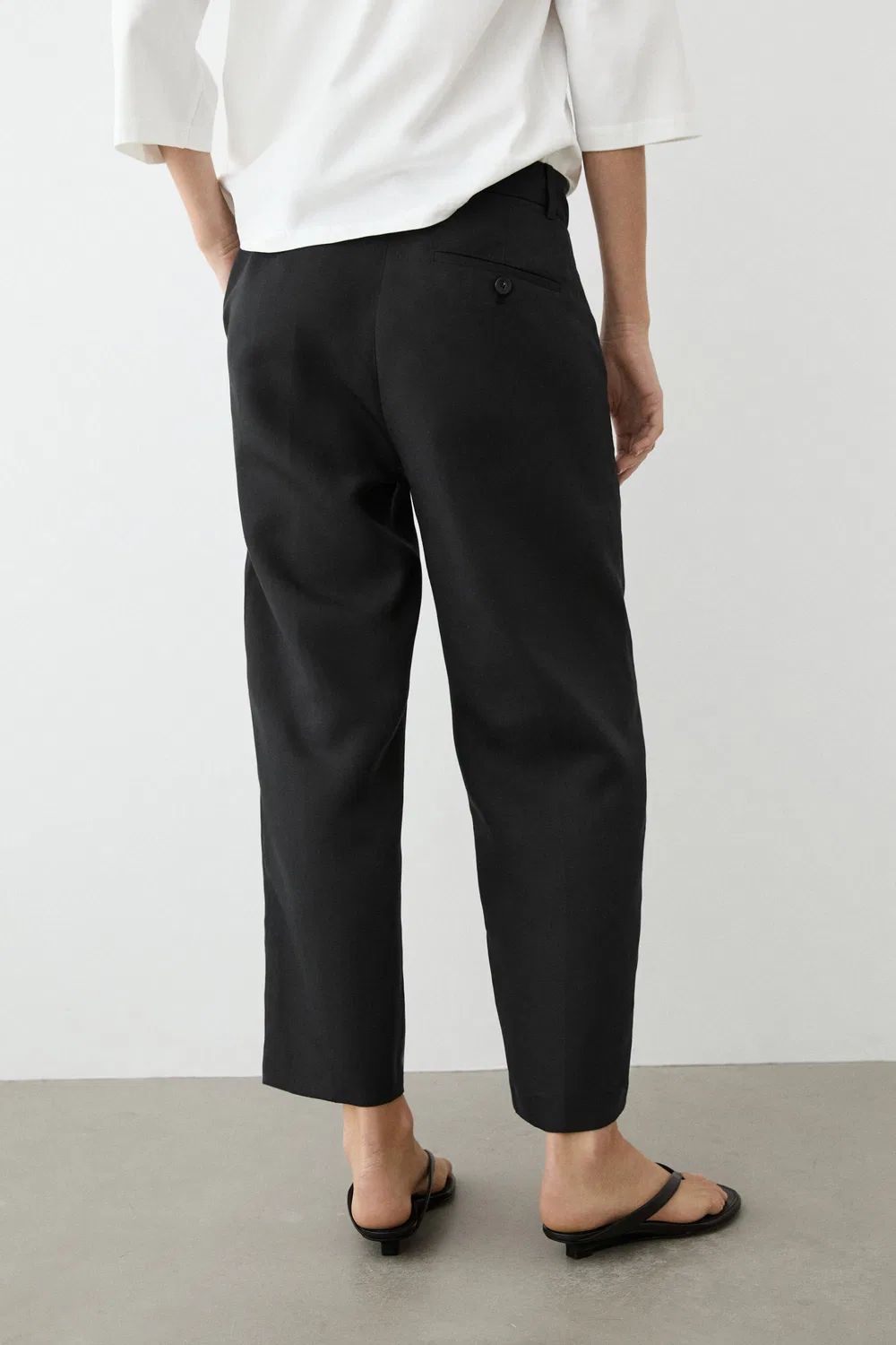картинка Брюки-капри Massimo Dutti Slim Fit, черный от магазина Одежда+