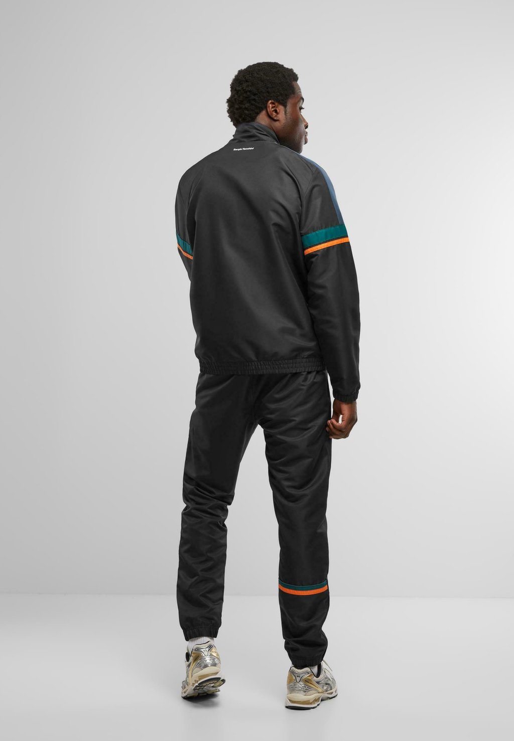 картинка Спортивный костюм CRYO 025 SET Sergio Tacchini, металлик черный от магазина Одежда+