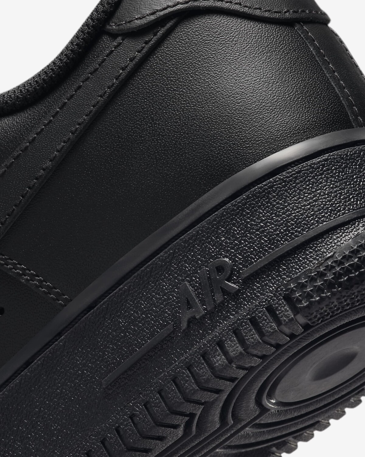 картинка Кроссовки Nike Air Force 1 '07 Low Triple, Black от магазина Одежда+