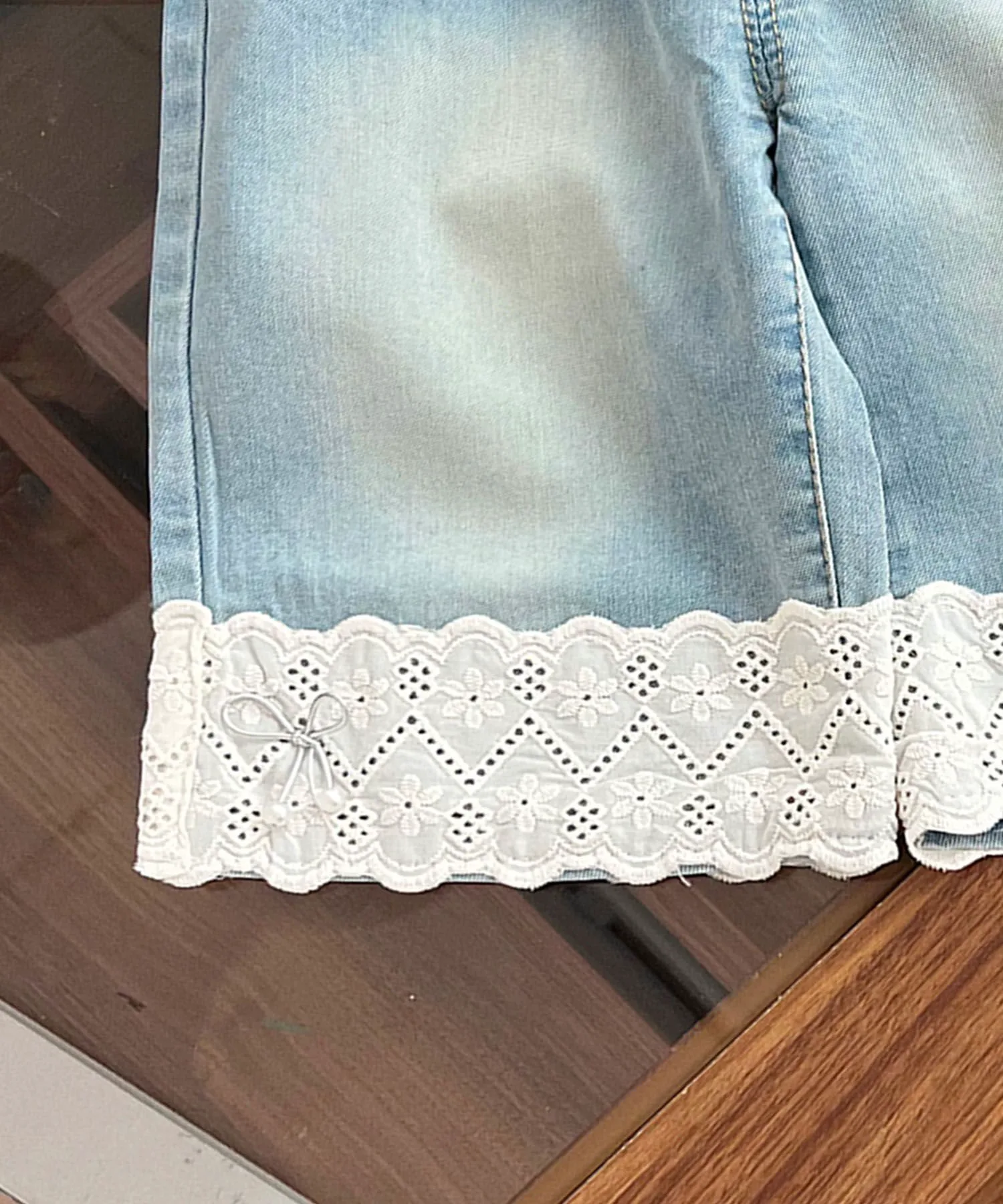 картинка Широкие джинсовые брюки с кружевом Aimoha Kids, blue от магазина Одежда+