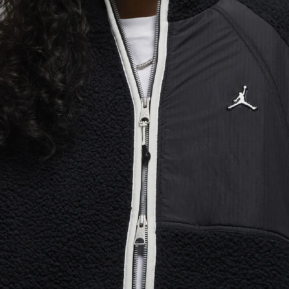 картинка Куртка Nike Jordan Essentials, черно-серый от магазина Одежда+