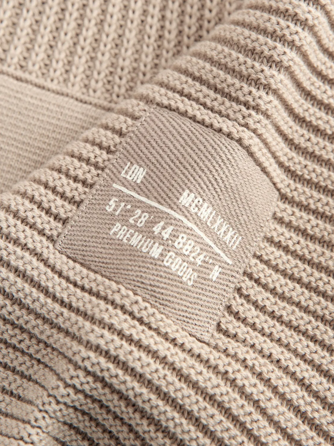 картинка Худи утилитарное вязаное, модель Utility Knitted Hoodie Next, нейтральный от магазина Одежда+