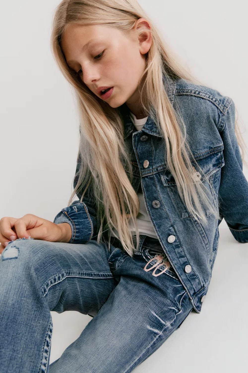 картинка Узкие джинсы-клеш с низкой посадкой H&M, Denimblau от магазина Одежда+
