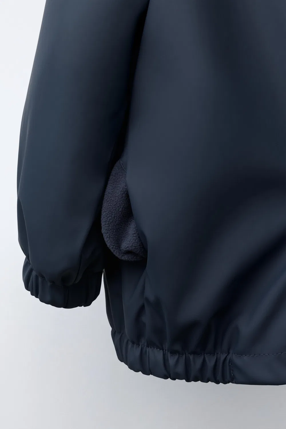картинка Водоотталкивающий прорезиненный дождевик ZARA, Navy blue от магазина Одежда+