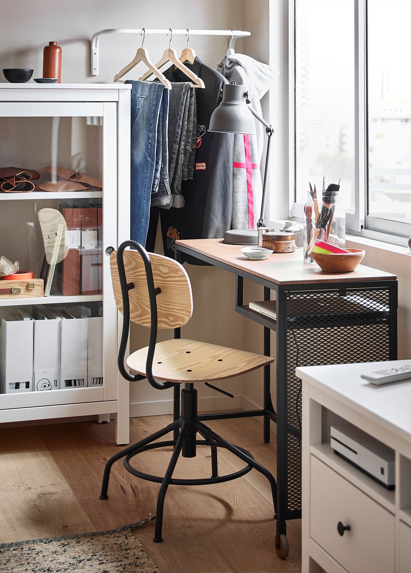 картинка Рабочий стул IKEA KULLABERG, 58x58 см, сосна/черный от магазина Одежда+