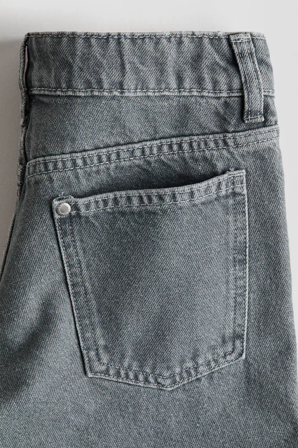 картинка Джинсы свободного кроя прямого кроя H&M, Denimgrau от магазина Одежда+