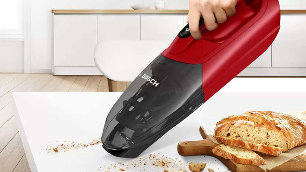 картинка Пылесос Bosch BBHF214R, 0,4 л, красный от магазина Одежда+