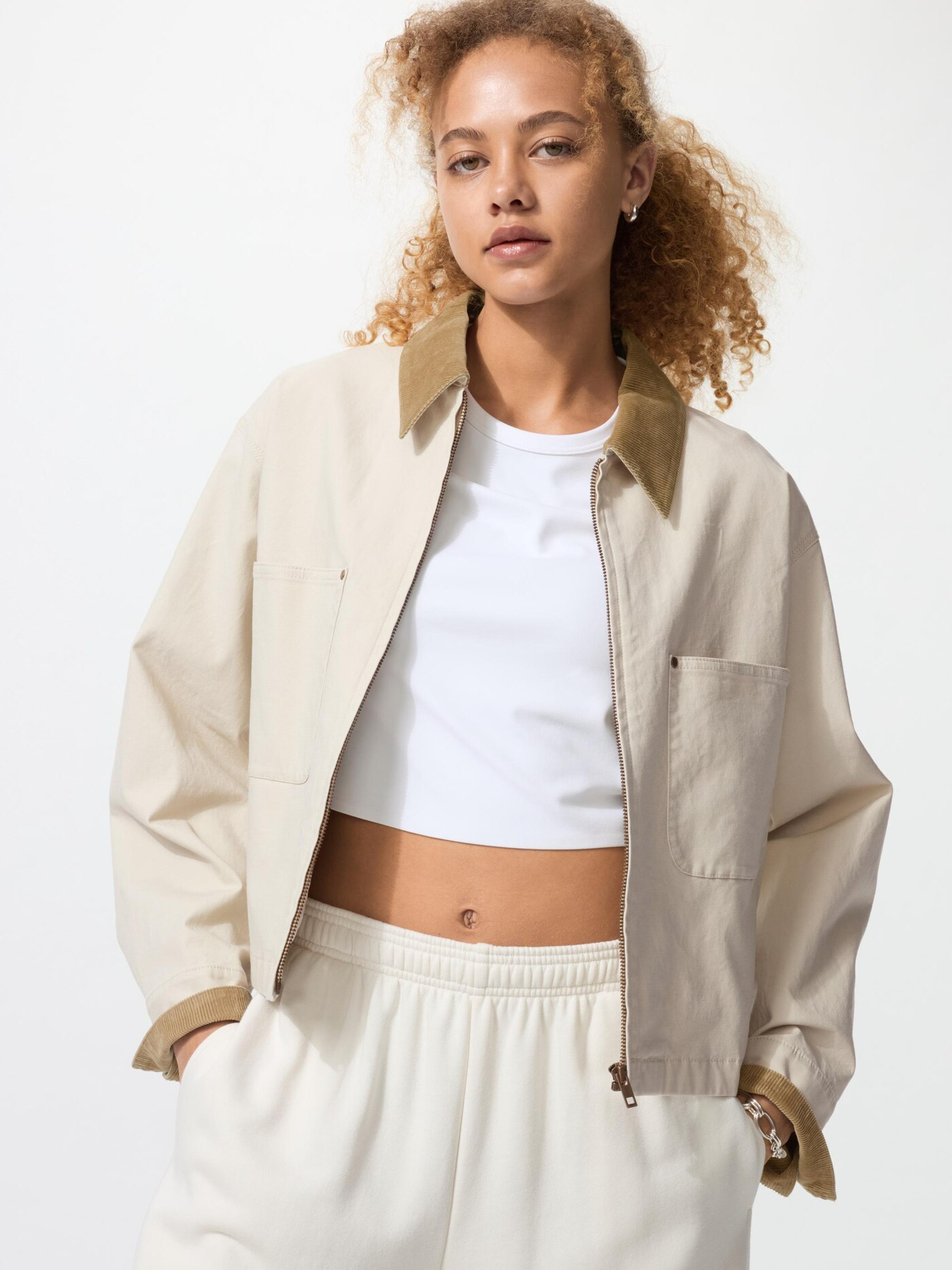 картинка Куртка-рубашка Uniqlo Zip-Up Short, кремовый от магазина Одежда+