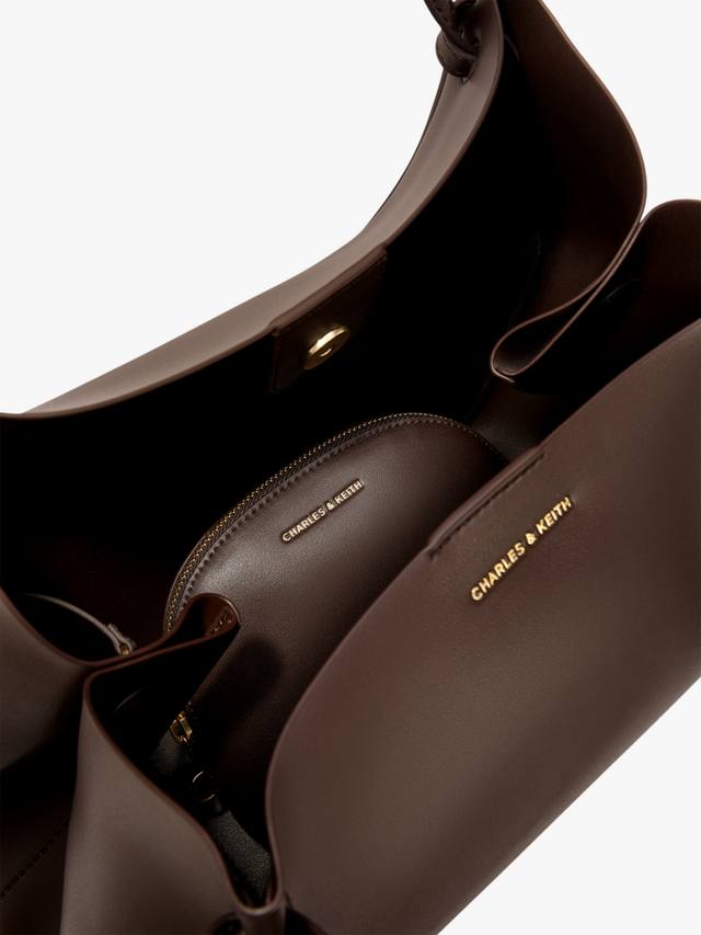 картинка Сумка-тоут Calla XL с магнитной застежкой CHARLES & KEITH от магазина Одежда+
