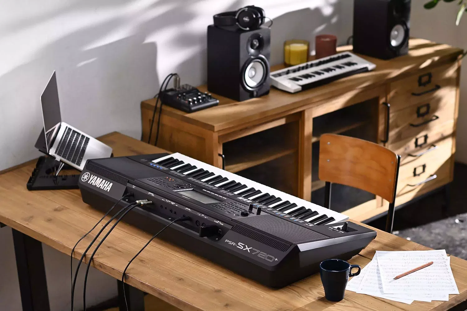 картинка Клавишный синтезатор 61 клавиша Yamaha PSR-SX720+, черный от магазина Одежда+