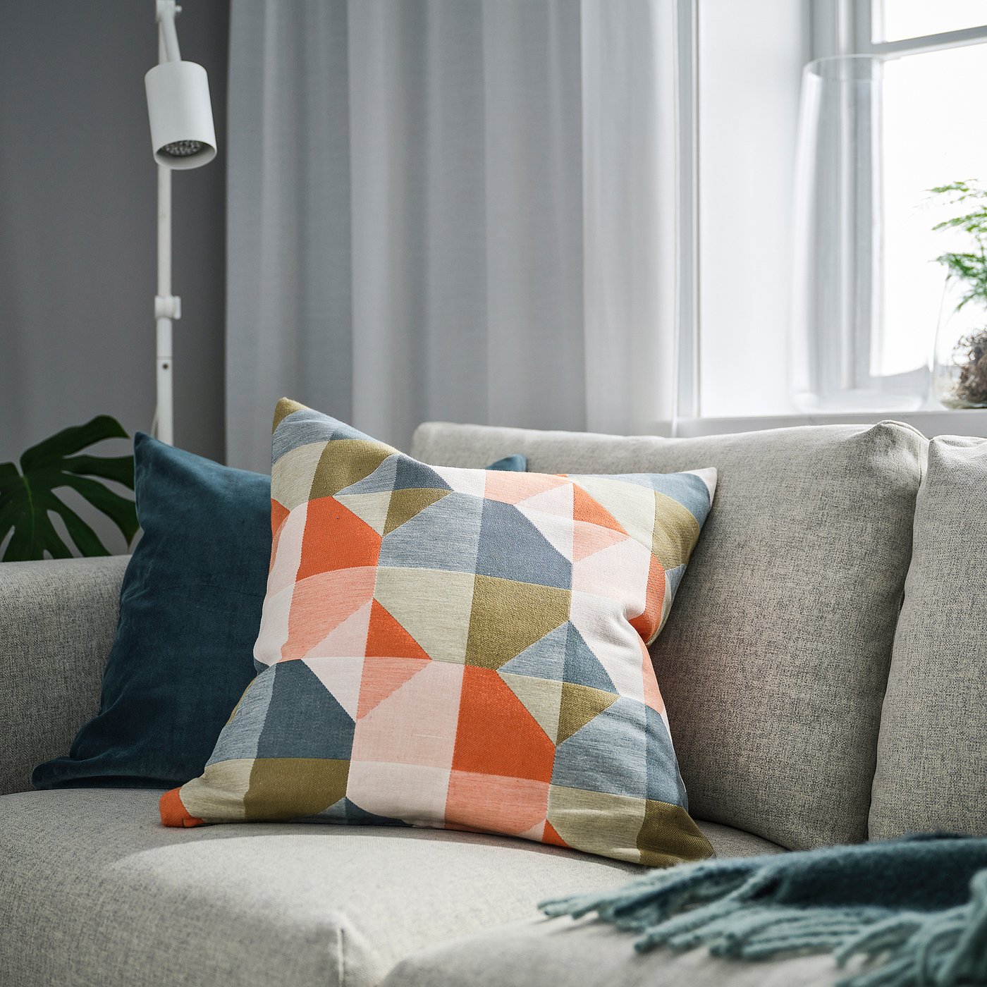 картинка Наволочка, оранжевая/разноцветная, 50х50 см Svarthö IKEA от магазина Одежда+