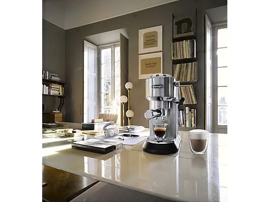 картинка Кофеварка рожковая DeLonghi Dedica Style EC685.M, серебристый от магазина Одежда+