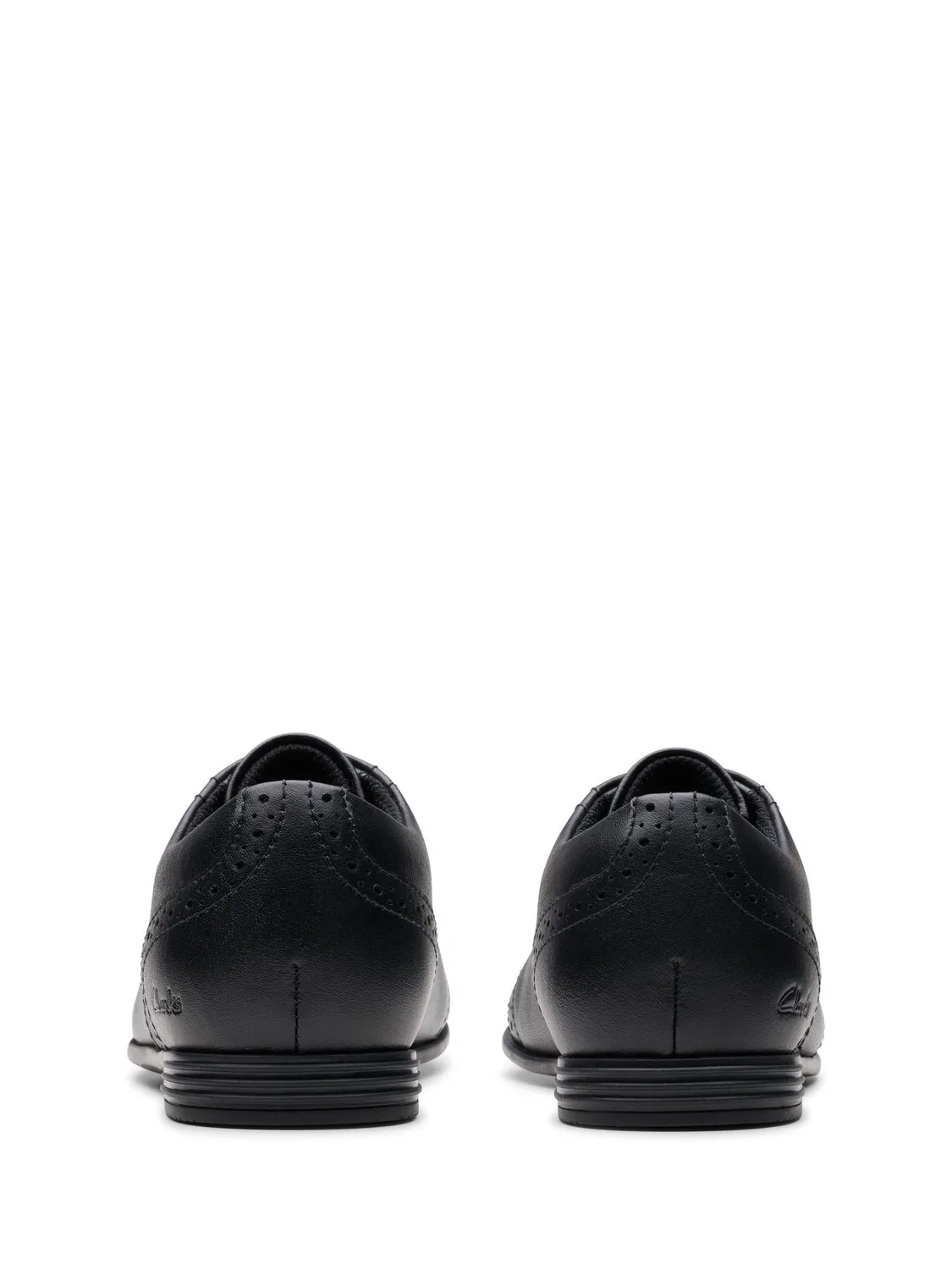картинка Туфли Clarks Finja School Brogues, кожаные, черные от магазина Одежда+