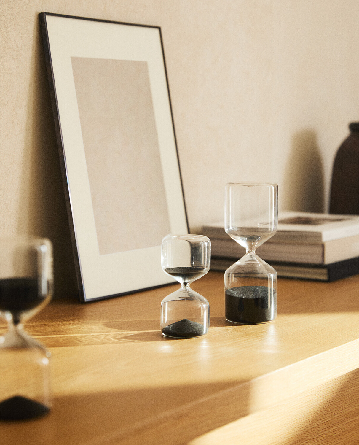 картинка Песочные часы Zara Home, черный от магазина Одежда+