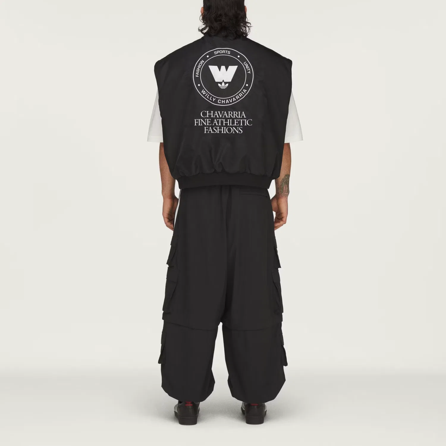 картинка Жилет Adidas Originals x Willy Chavarria DOWN, черный от магазина Одежда+