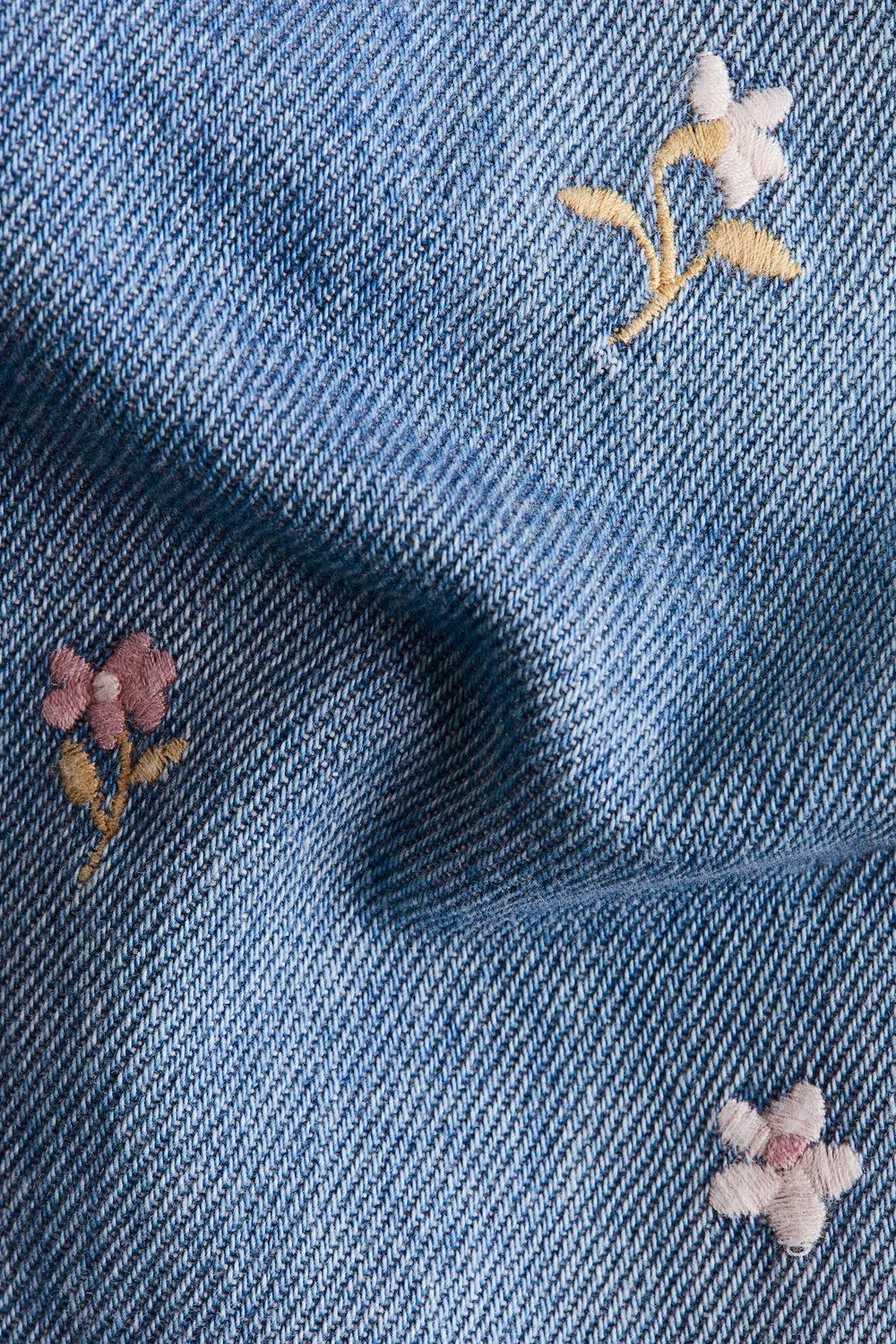 картинка Джинсы с вышивкой H&M, Helles Denimblau/Blumen от магазина Одежда+