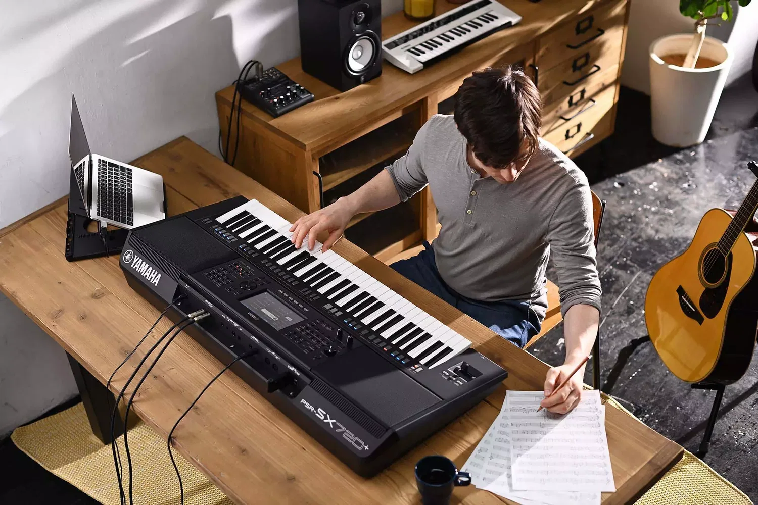 картинка Клавишный синтезатор 61 клавиша Yamaha PSR-SX720+, черный от магазина Одежда+