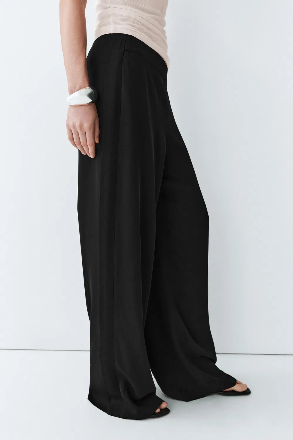 картинка Брюки Massimo Dutti Straight-Leg Flowing, черный от магазина Одежда+