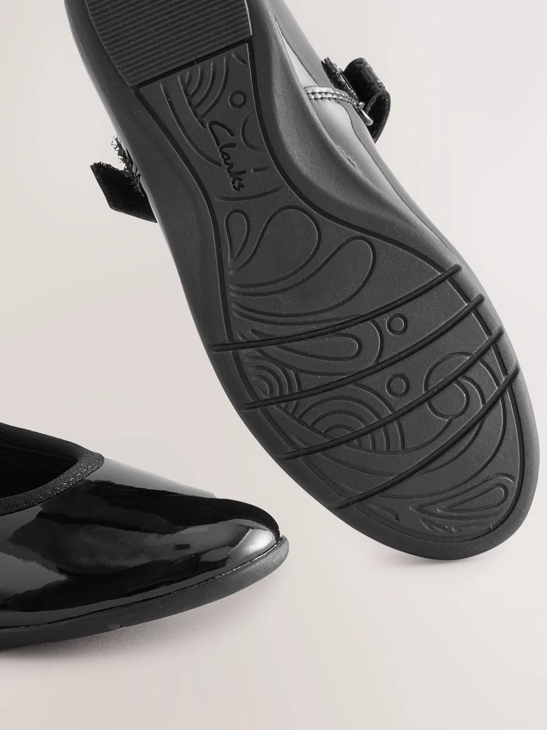 картинка Туфли Clarks Mary Jane Black Patent для девочек от магазина Одежда+