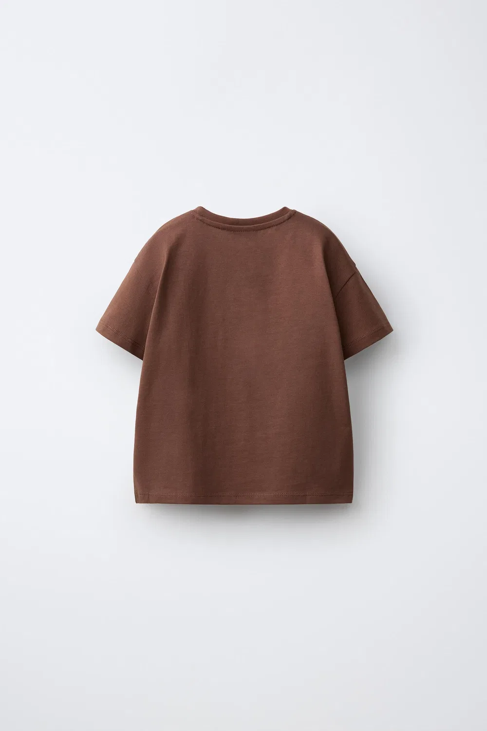 картинка Простая футболка с вышитым сердечком ZARA, Chocolate от магазина Одежда+