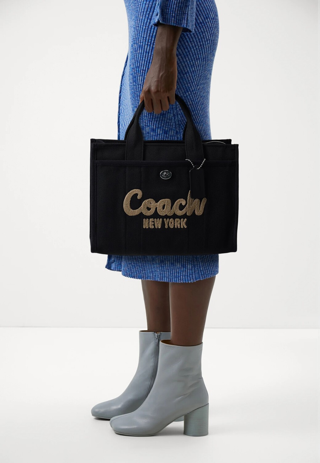 картинка Женская сумка-тоут Coach Cargo, черная от магазина Одежда+