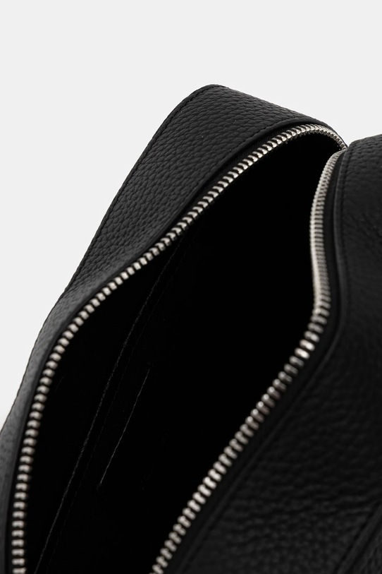 картинка Кожаная косметичка Calvin Klein, черный от магазина Одежда+