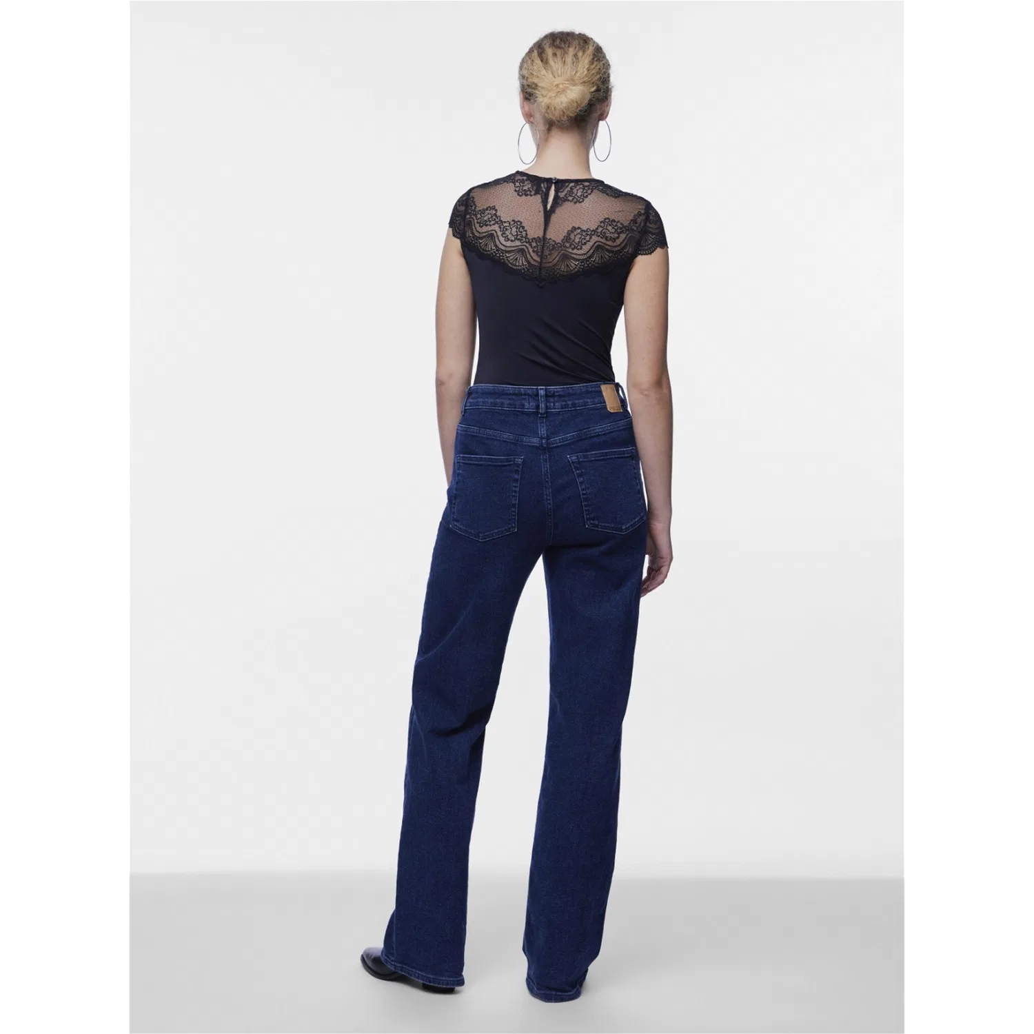 картинка Женское боди с кружевной отделкой pieces, Black от магазина Одежда+