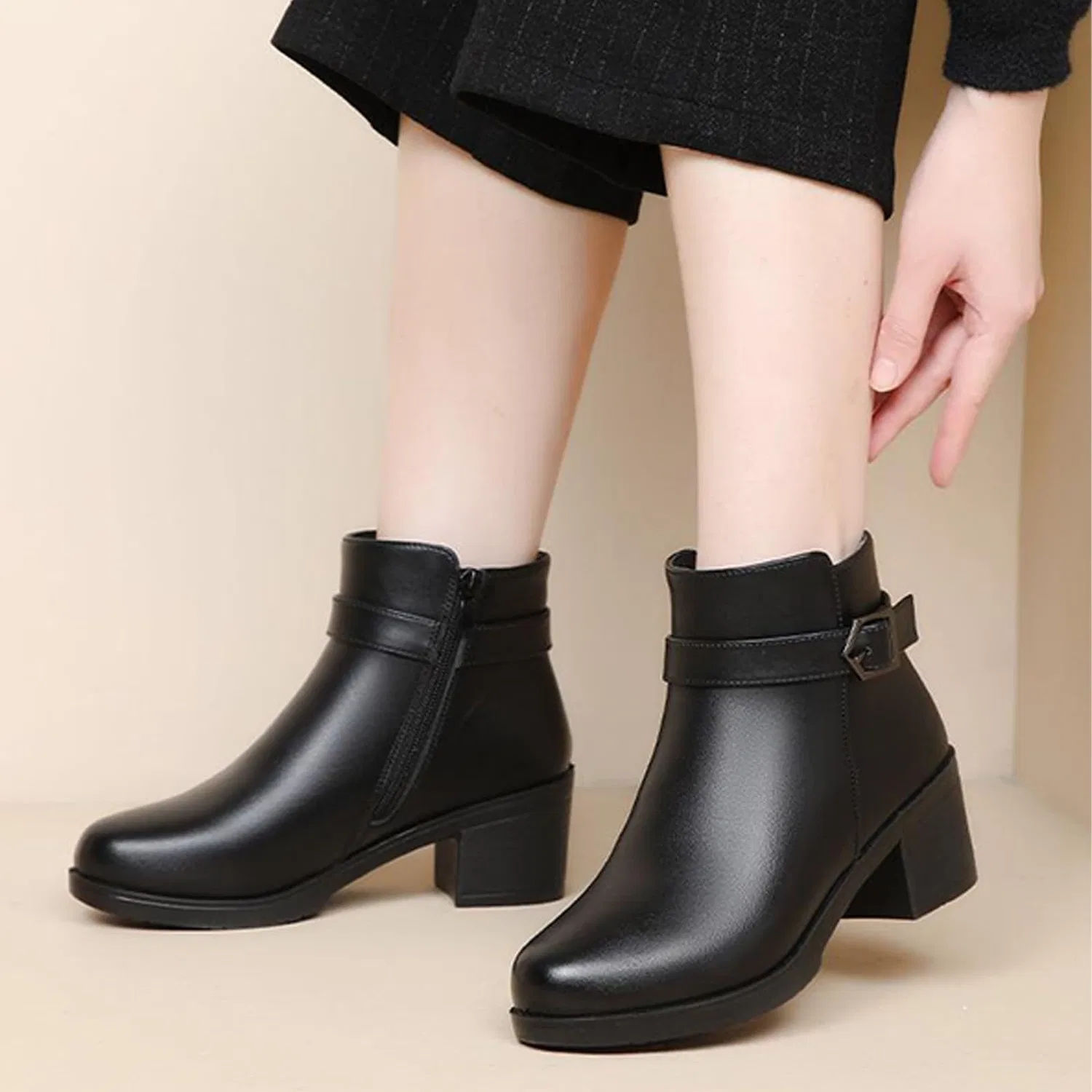 картинка Женские ботильоны на каблуке-блоке Stiefeletten Damen Schwarz TDEOK, Black от магазина Одежда+