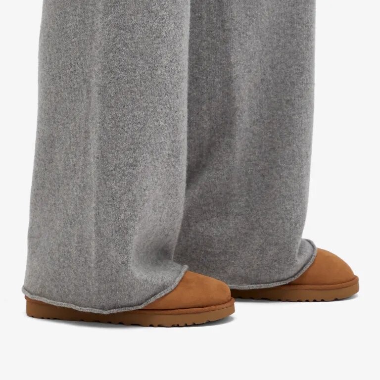 картинка Женские ботинки UGG Classic Ultra Mini, каштановые от магазина Одежда+