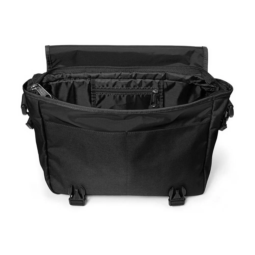 картинка Сумка Eastpak JR 11.5L, черная от магазина Одежда+