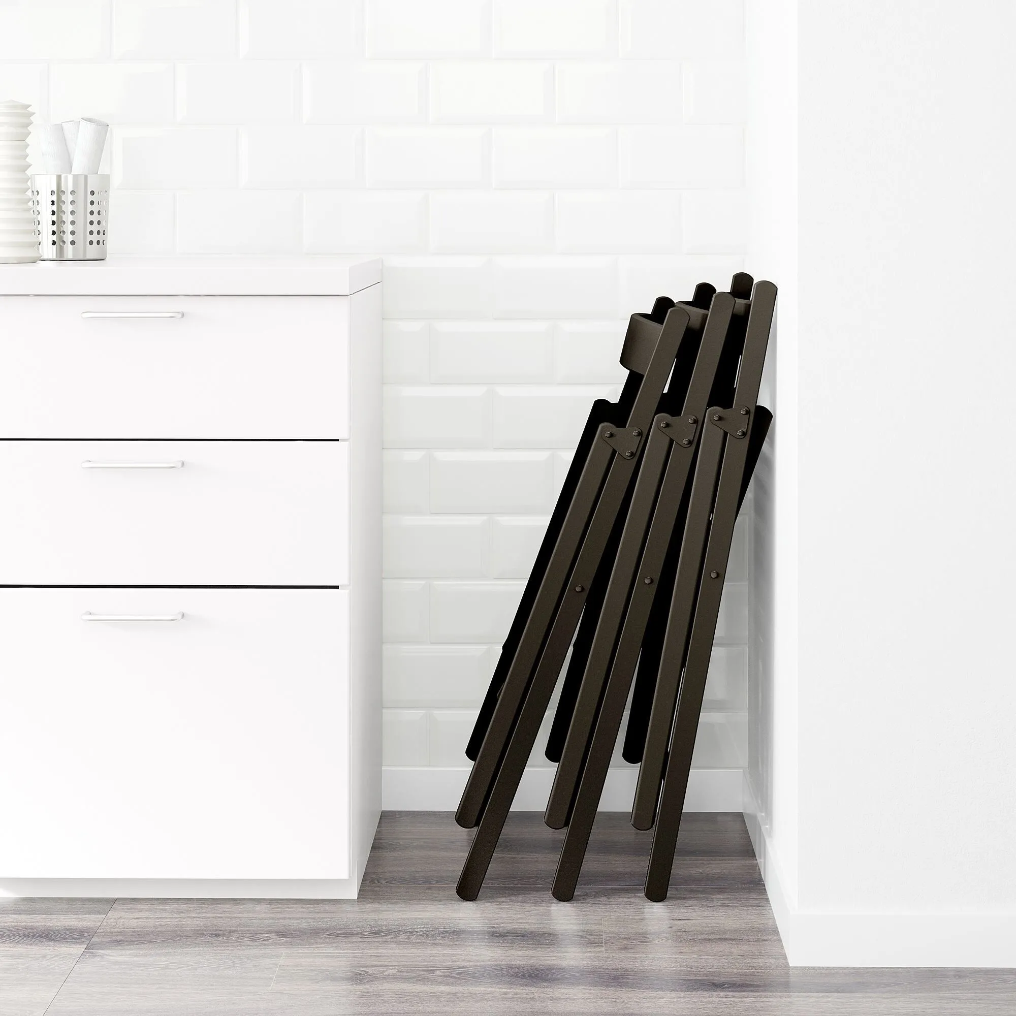 картинка Складной стул черный FRÖSVI IKEA от магазина Одежда+